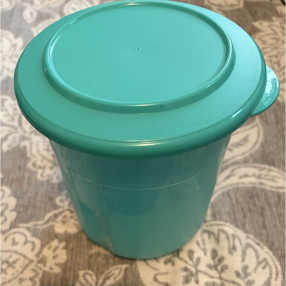Tupperware 6 Pickle Olive Keeper Pick a Deli 4522 Round Rare Blue Color 1020 - Picture 1 of 14